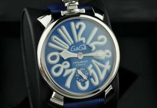 夜光効果があるGaGaMILANO ガガミラノ　2針 機械式腕時計.