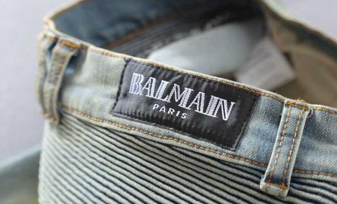 季節を感じる春夏 BALMAIN バルマン 機能性が高いジーンズ.