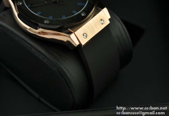 Hublotウブロ時計偽物 メンズ腕時計 自動巻き 3針クロノグラフ 日付表示 ラバー ゴールド 