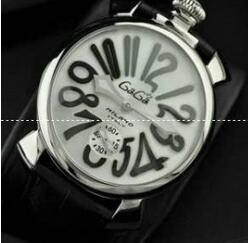 高い視認性を実現するGaGaMILANO ガガミラノ　 クオーツ ホワイト ケース ブラック インデックス 自動巻き式腕時計.