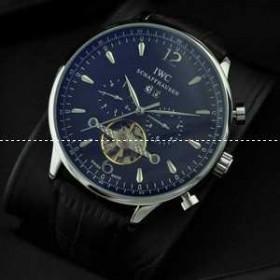 上品な輝きを放つ形 IWC クオーツ メンズ腕時計　5針クロノグラフ 青文字盤　日付表示 レザーベルト 47mm