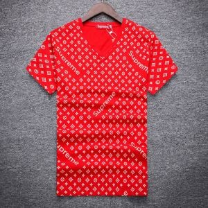 SUPREMEシュプリーム通販　ｔシャツ　ルイヴィトンｘシュプリーム　vネック　半袖tシャツコピー　赤色　ブラック　ホワイト　3色可選