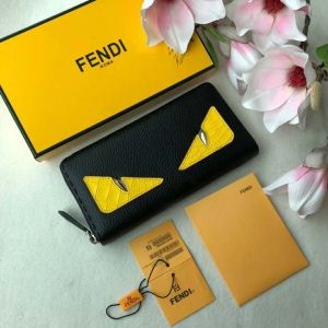 FENDI 最落なし フェンディ素材感を引き出せるアイテム 長財布 トップトレンド2018
