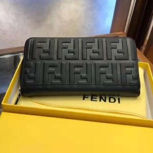 大特価2018 FENDI 存在感絶大スタイル フェンディ セレブも多数愛用 長財布トレンド感満載