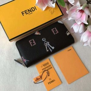 今年らしい FENDI フェンディ2018新作大注目 長財布 【激安】高級品通販