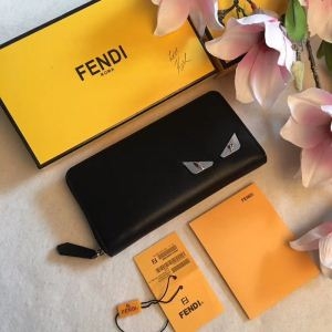 海外でも若者たちに大人気な 18流行り FENDI フェンディ長財布 優雅さに溢れる