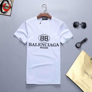 続々とお目見える夏季新作　BALENCIAGA半袖tシャツスーパーコピー軽く柔らかなコットン　黒白2色肌を守りバレンシアガ通販　100％新品保証