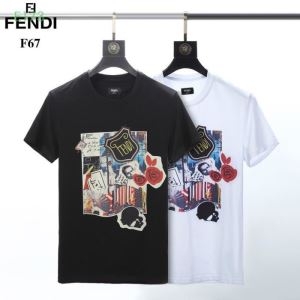 国内では即完売するほどの大ヒット 半袖Tシャツ  フェンディ呼び声が高い新名品  FENDI 夏らしい新作登場  2色可選 話題の夏季新作