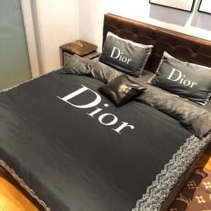 今季爆発的な人気　Dior   ディオールスーパーコピー寝具偽物　滑らかな肌触り　圧倒的な高級感　根強い人気定番商品