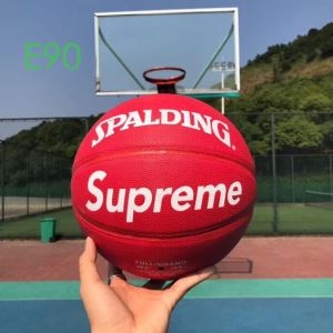 魅力を放つ秋冬新作 Supreme Spalding Basketball 2019...