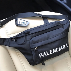 Balenciagaバレンシアガ新作ウエストポーチ 黑 サイズ17x27x7cm コーディネートに合わせやすいカラー