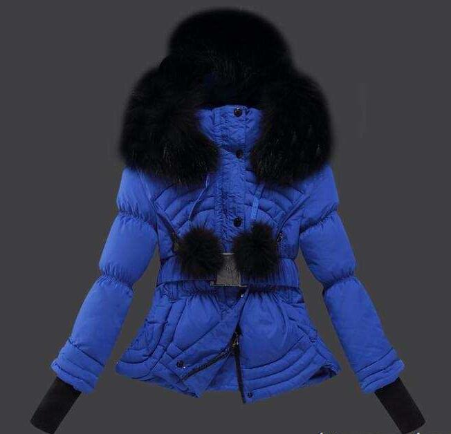 肌寒い季節に欠かせないMONCLERモンクレール激安偽物 ダウンジャケット レディース ダウンコート フード付き ブラック3色可選