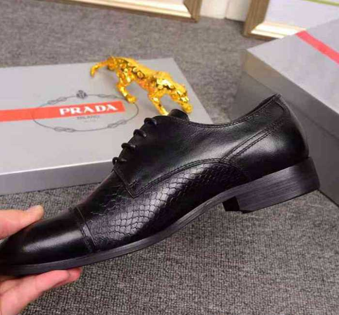 2018最新入荷PRADAプラダ 靴 メンズ 偽物 ビジネスシューズ 抜群な存在感 ドライビングシューズ ダークブラウン 商務＆通勤 革靴