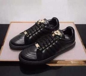 上品な雰囲気が漂うフィリッププレイン、Philipp Pleinの圧倒的な人気な黒いメンズスニーカー靴.