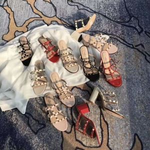 素晴らしい！VALENTINO 夏新作 女性の愛用品 ヴァレンティノ サンダル コピー 歩きやすい　魅力的 流行り　靴