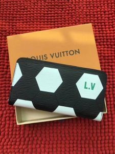 2018年最注目の LOUIS VUITTON ルイ ヴィトン ジップアラウンド財布...