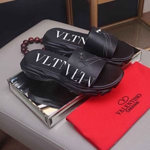 サンダル 今年の夏はこれで決まり ヴァレンティノ夢中になる夏季新作が続出 VALENTINO 人気モデルの2019夏季新作
